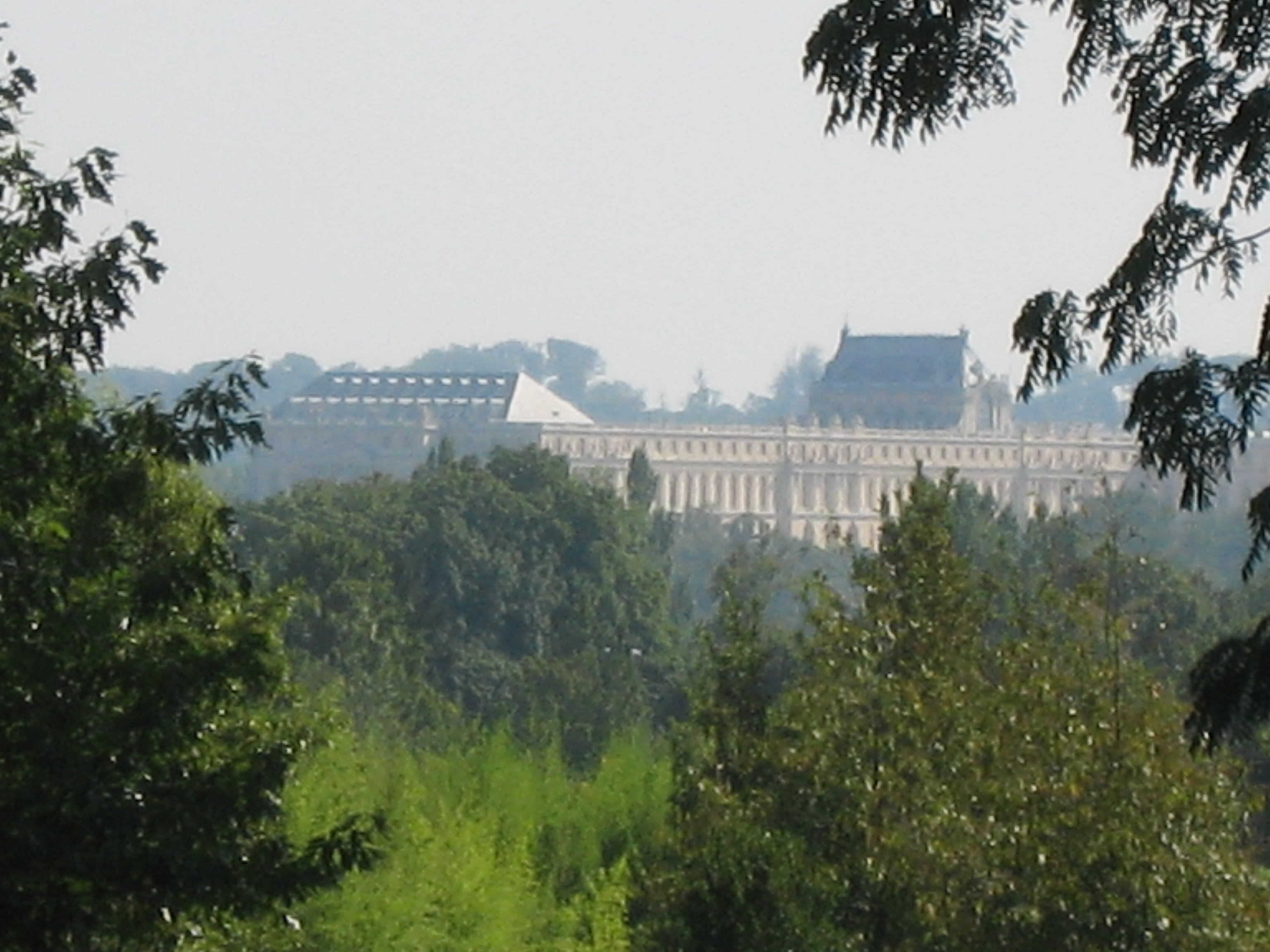 Versailles_from_the_arboretum_de_Chèvreloup