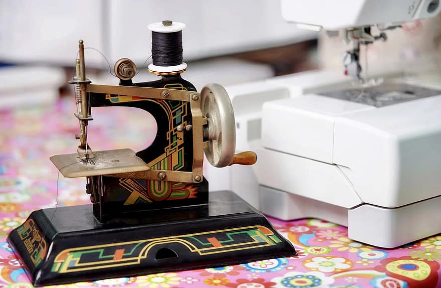 hobby-sew-child-girl-sewing-machine-children-s-sewing-machine-old-children-toys